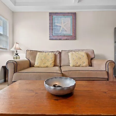 Comfy 1Br By The Beach With Pool & Parking